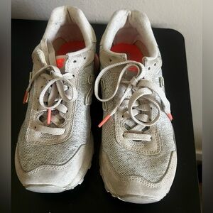 Women’s New Balance coral /gray 515